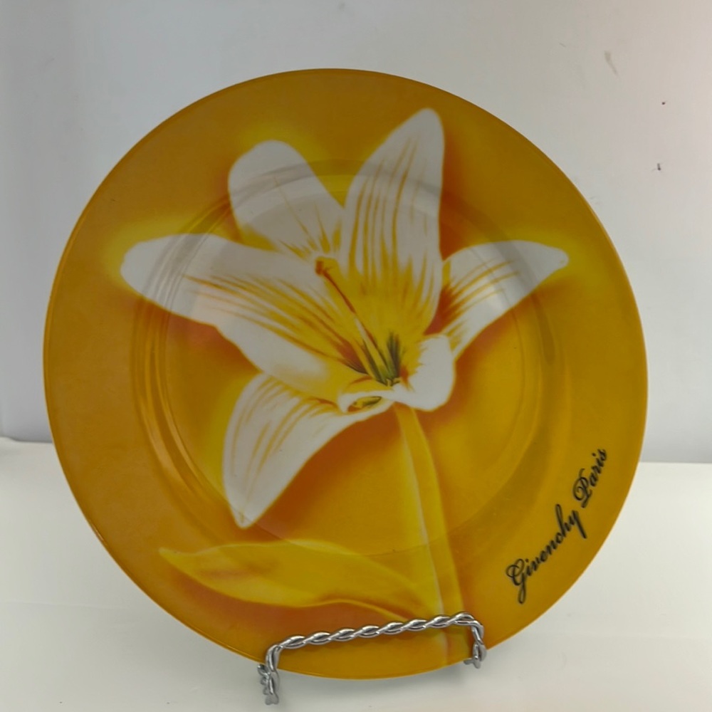 GIVENCHY PARIS Yellow White Lily Plate